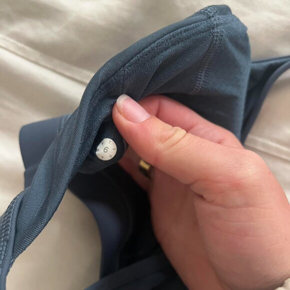 Lululemon spots bra size 6 - Picture 2 of 3